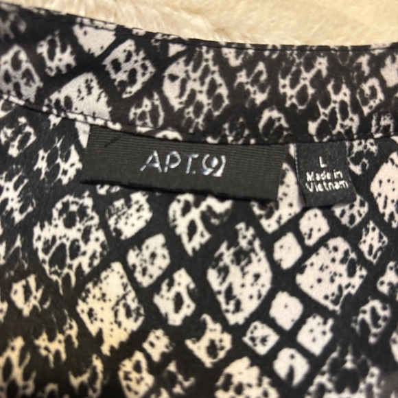 Apt. 9 Monochrome Patterned Blouse Large Animal Print Black White Button-Up Top - Picture 11 of 16